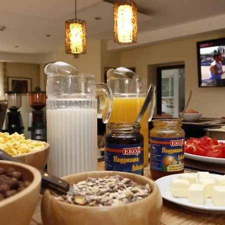 Fuerjes Panzio Konukevi 4*