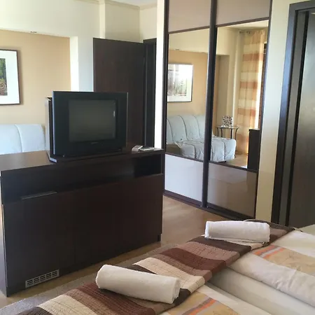 Fuerjes Panzio Konukevi 4*